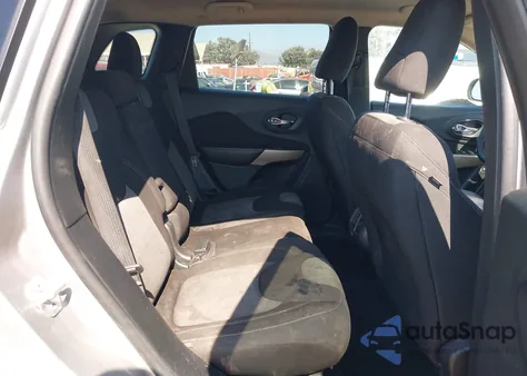 2018 Jeep Cherokee Latitude Fwd z USA, uszkodzony, nr VIN 1C4PJLCB5JD615230